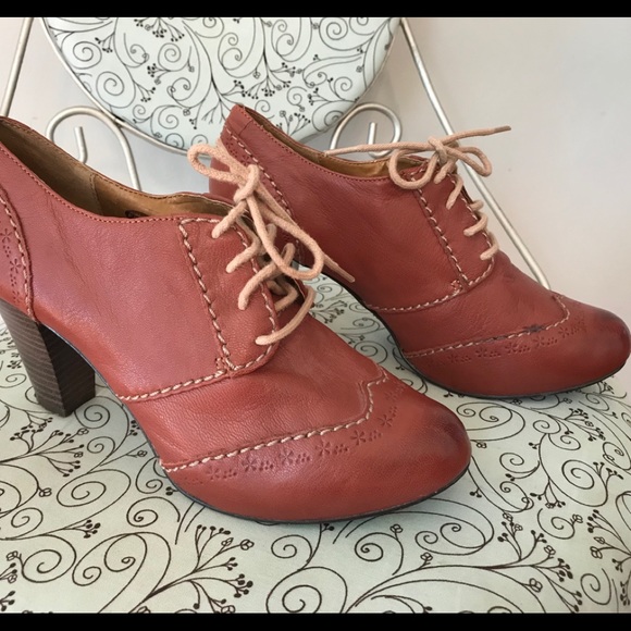 Fossil Leather Mary Jane Heel (7) - Picture 2 of 7